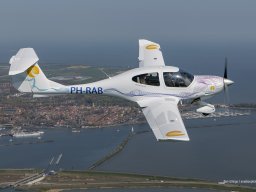 BenUllings_2019-04-19_EHLE_A2A_DA-40_PH-RAB_D856346-Edit(2030)BU-FB1200